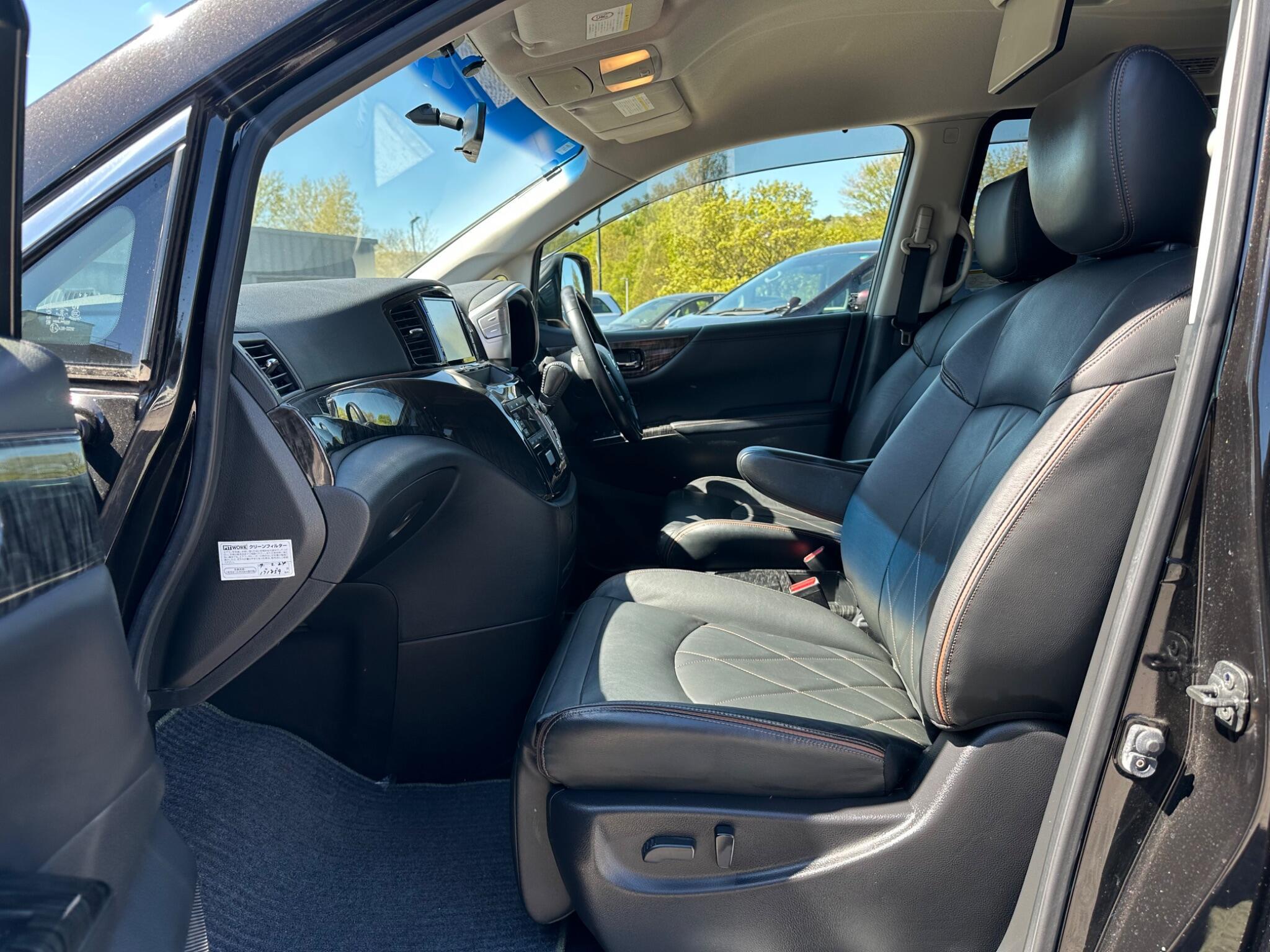 Nissan Elgrand - Image 13