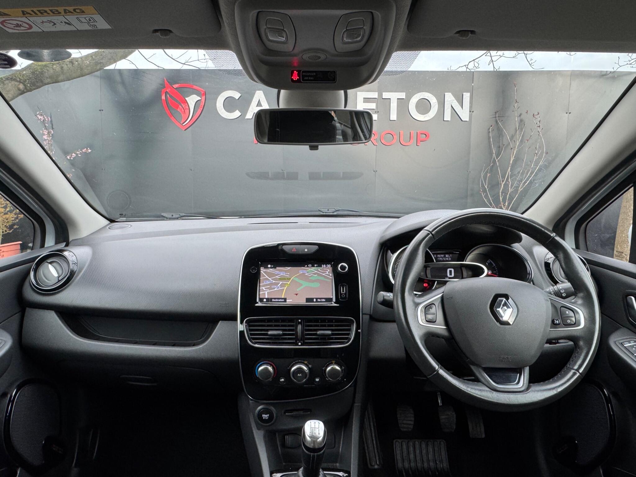 Renault Clio - Image 13