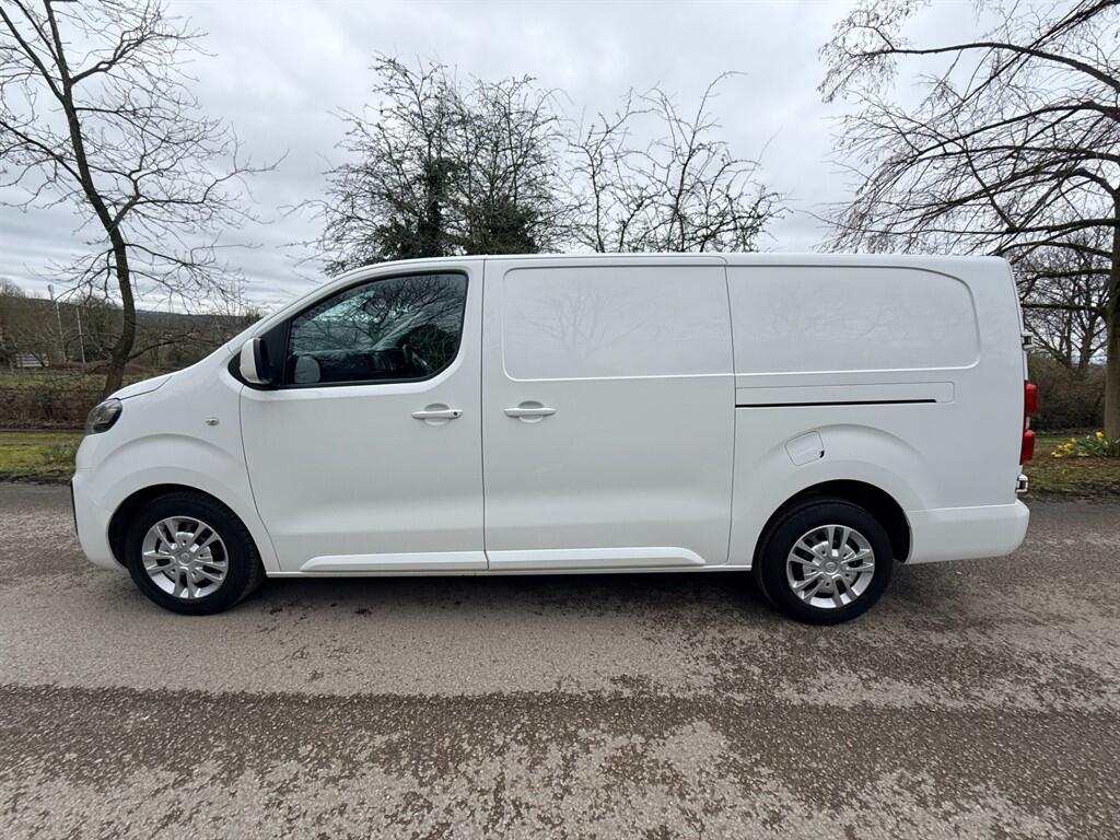 Vauxhall Vivaro - Image 14