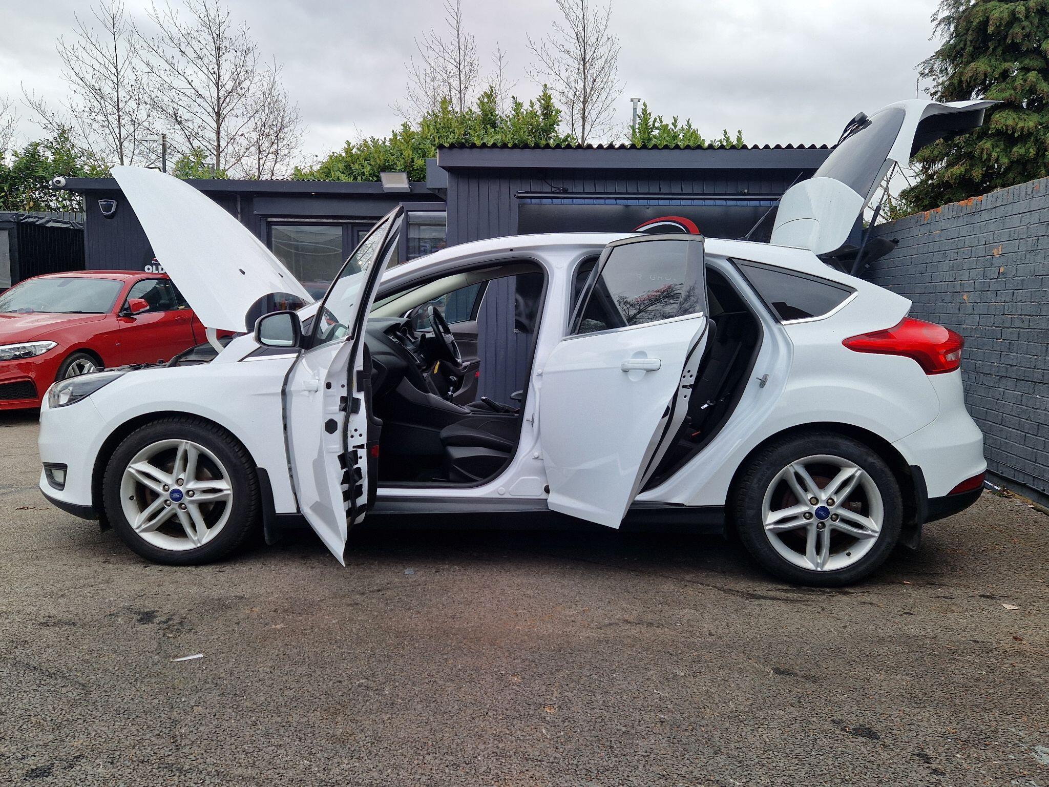 Ford Focus - Image 15