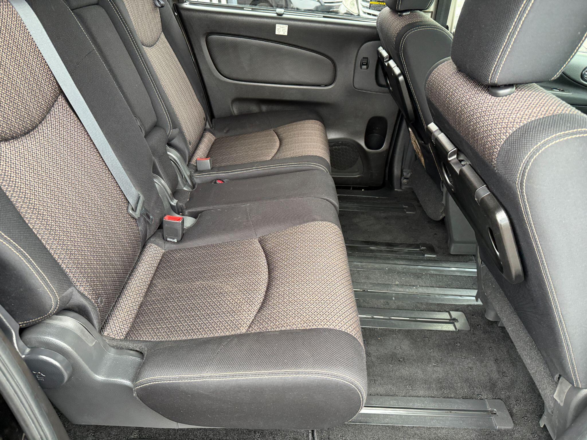 Nissan Serena - Image 29