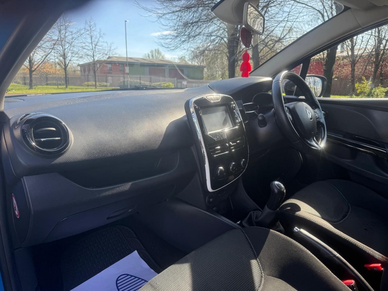 Renault Clio - Image 17