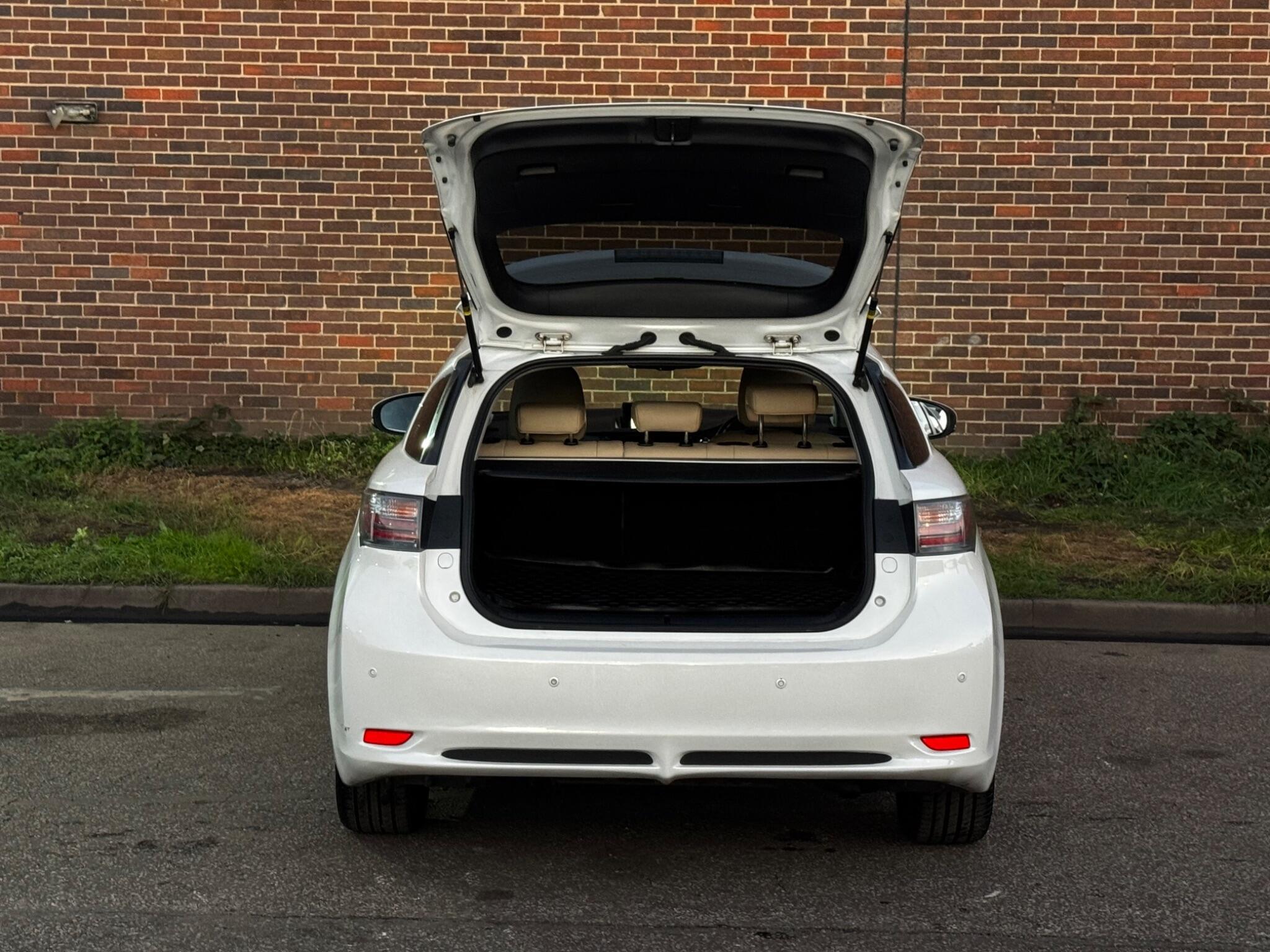 Lexus CT - Image 18