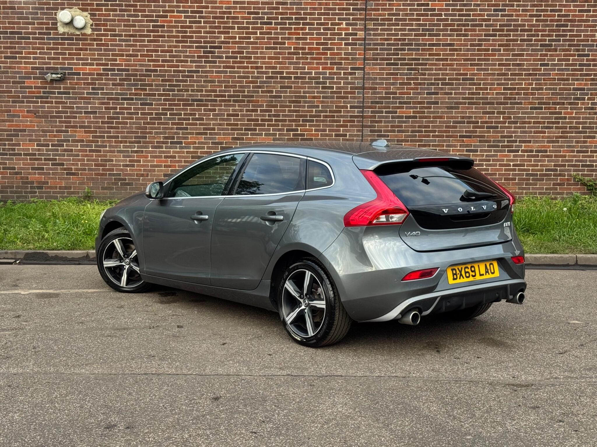 Volvo V40 - Image 11