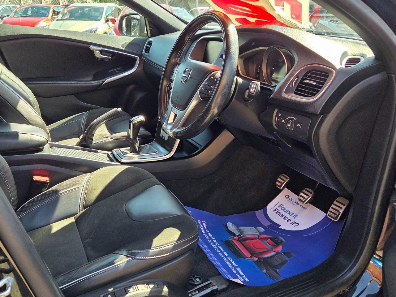 Volvo V40 - Image 14