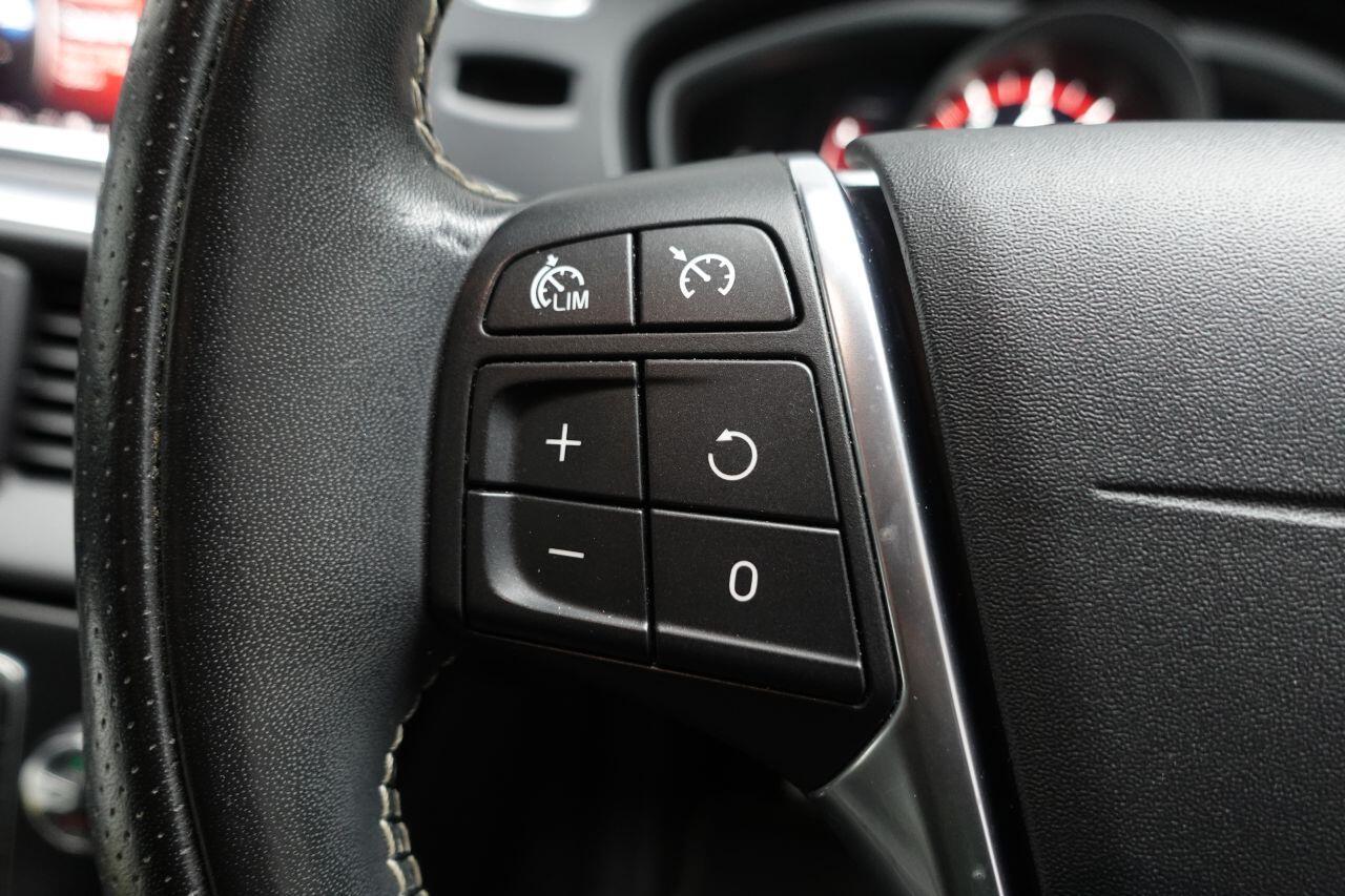 Volvo V40 - Image 29