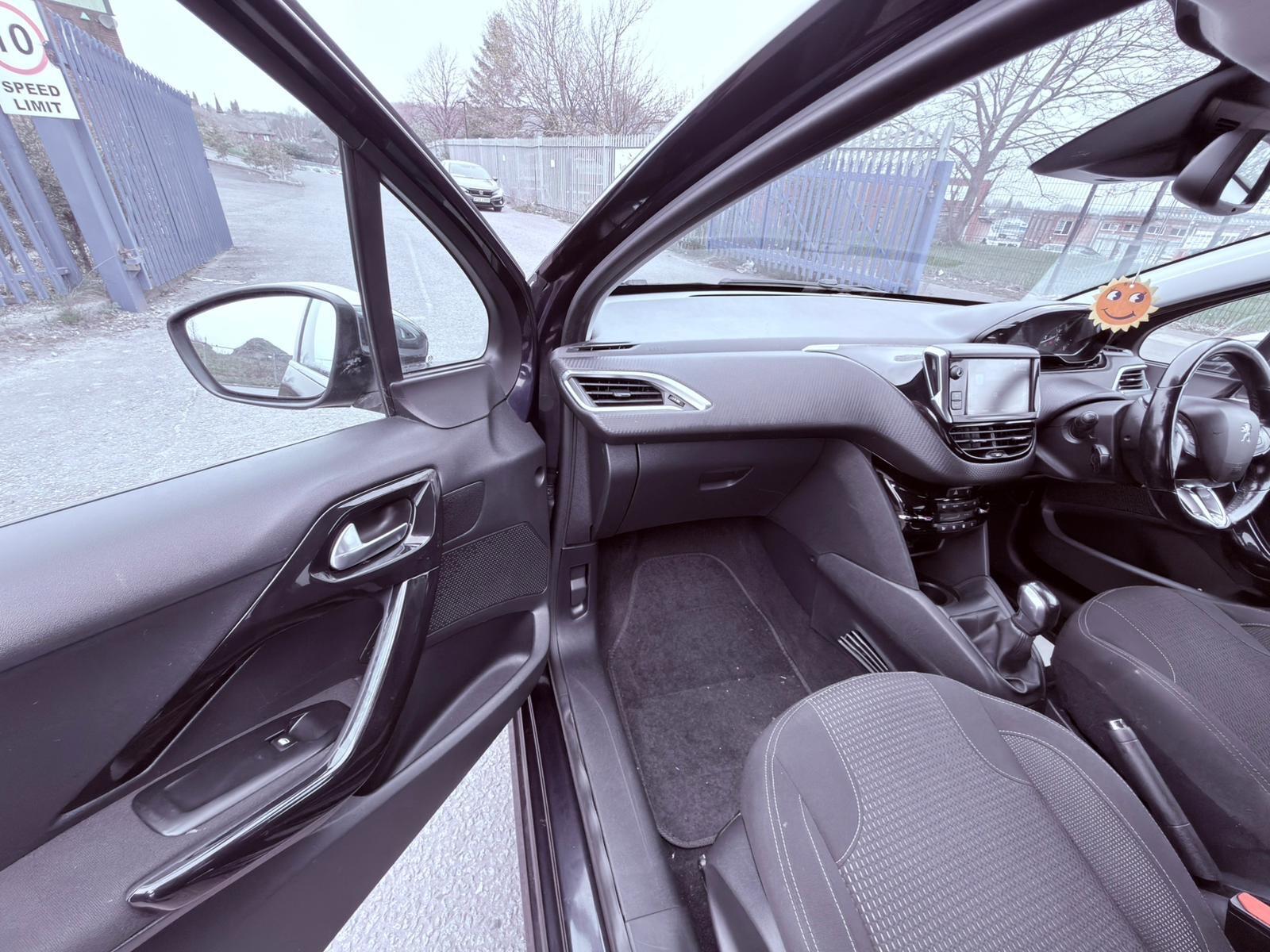 Peugeot 208 - Image 17