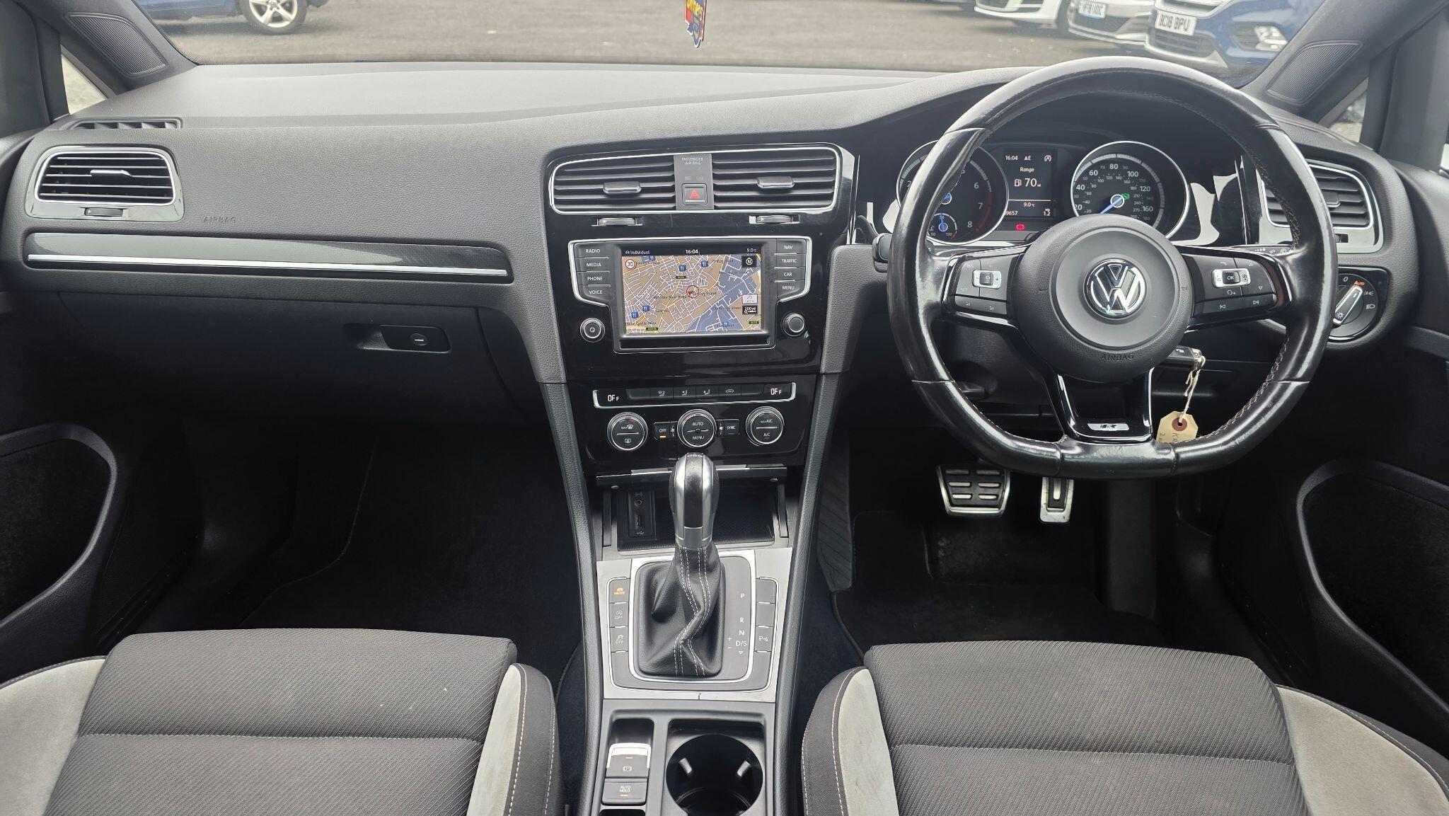 Volkswagen Golf - Image 21