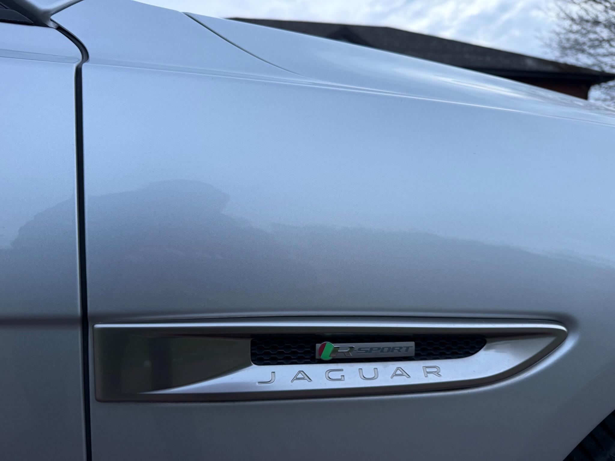 Jaguar XF - Image 23