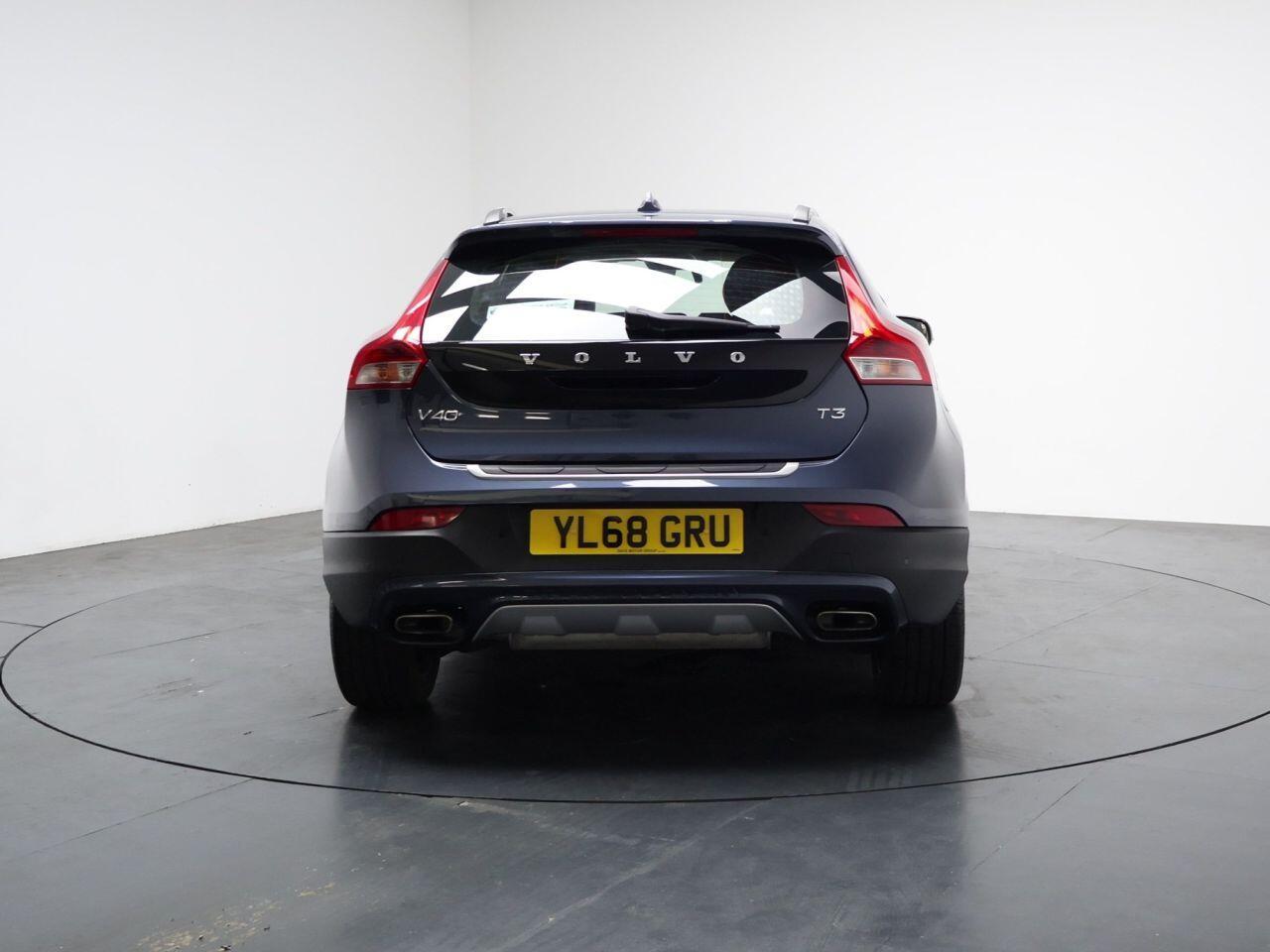 Volvo V40 CROSS COUNTRY - Image 11