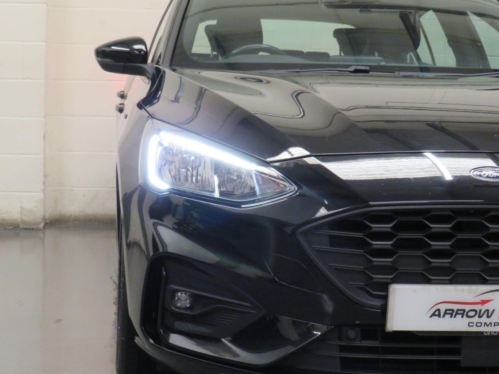 Ford Focus - Image 11