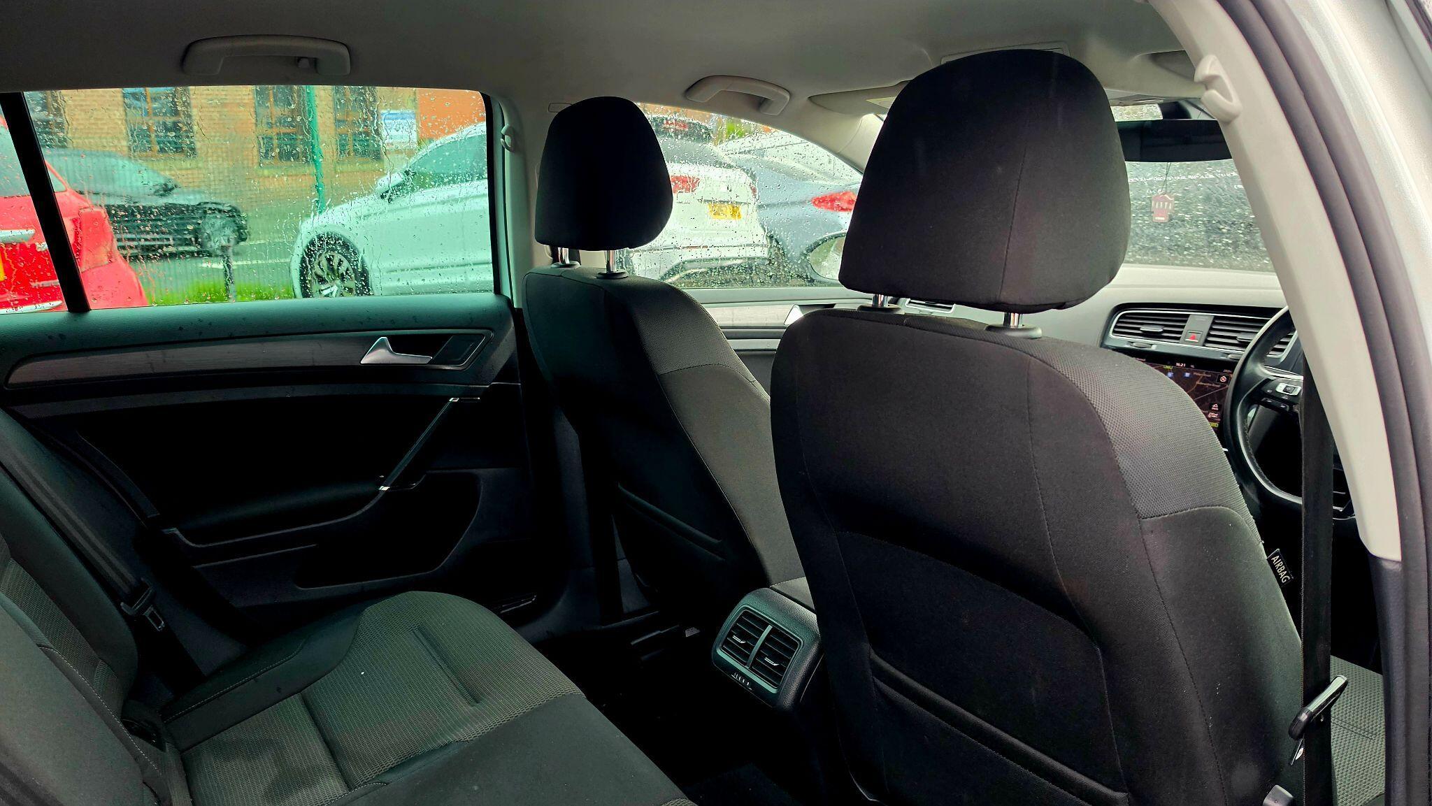 Volkswagen Golf - Image 18