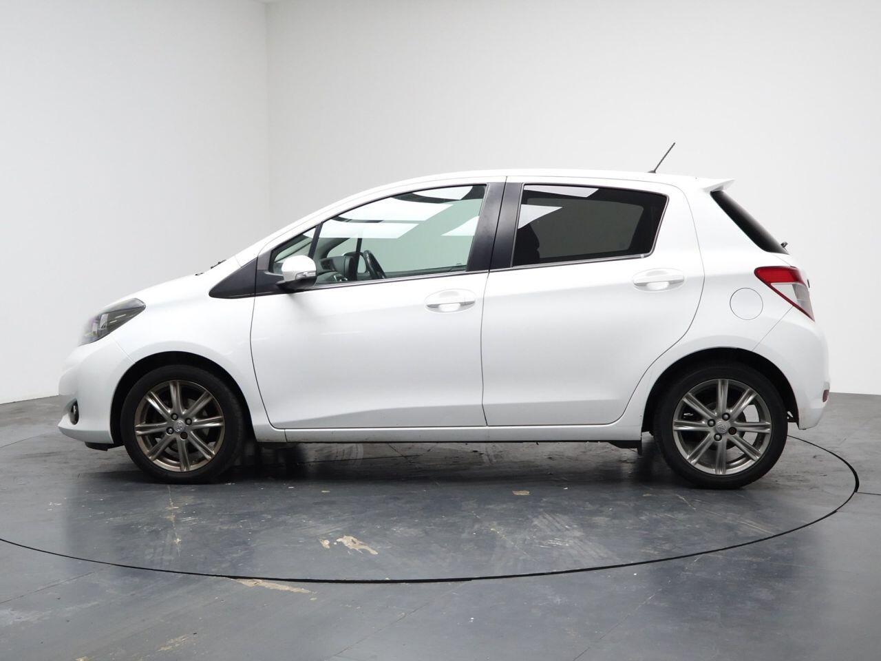 Toyota Yaris - Image 8