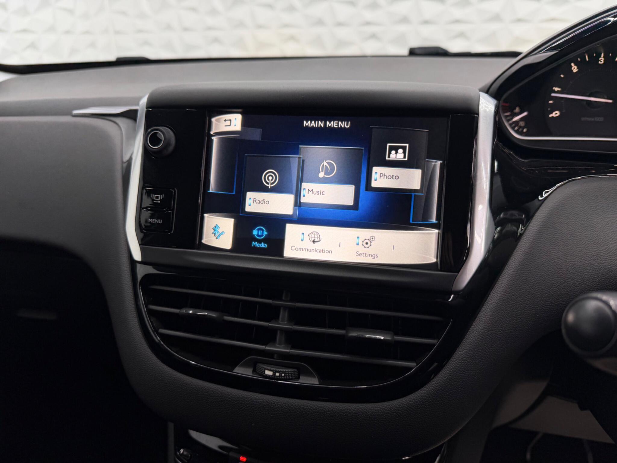 Peugeot 208 - Image 19