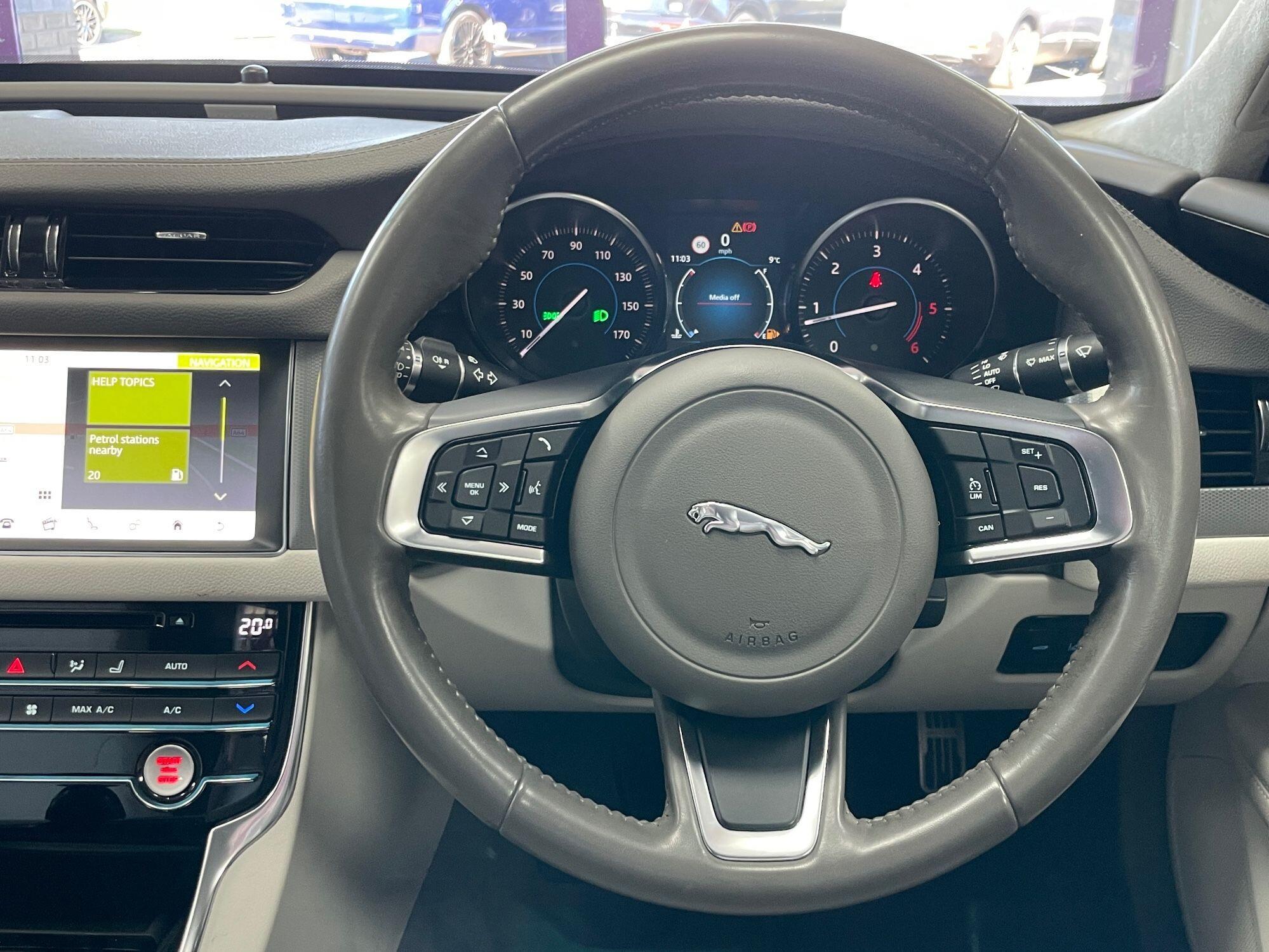 Jaguar XF - Image 34