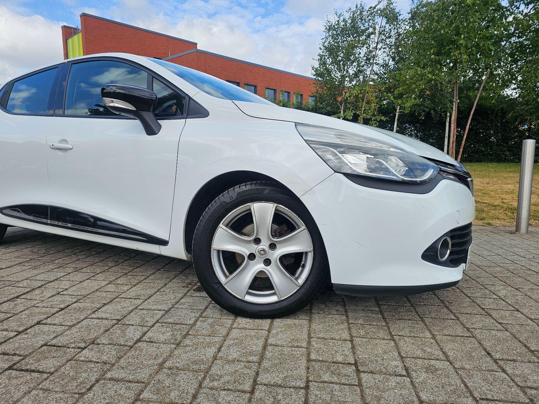 Renault Clio - Image 9