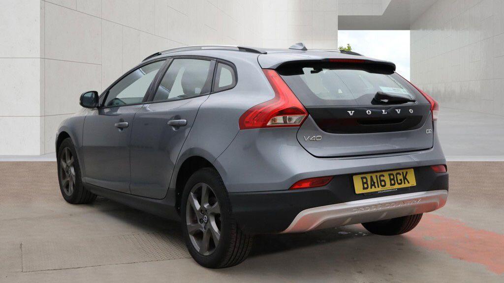 Volvo V40 CROSS COUNTRY - Image 3
