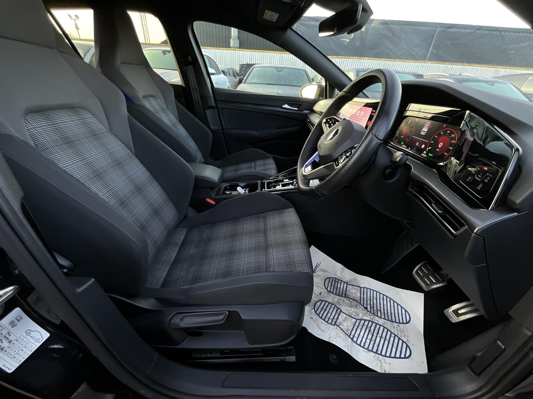 Volkswagen Golf - Image 9