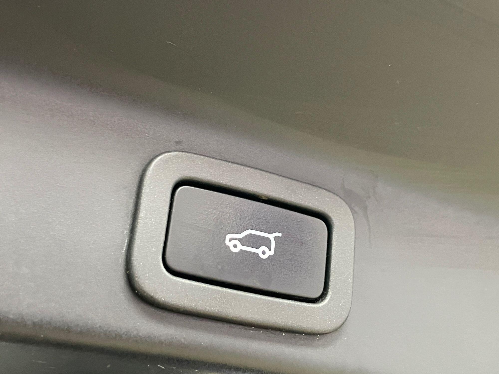 Jaguar F-Pace - Image 19