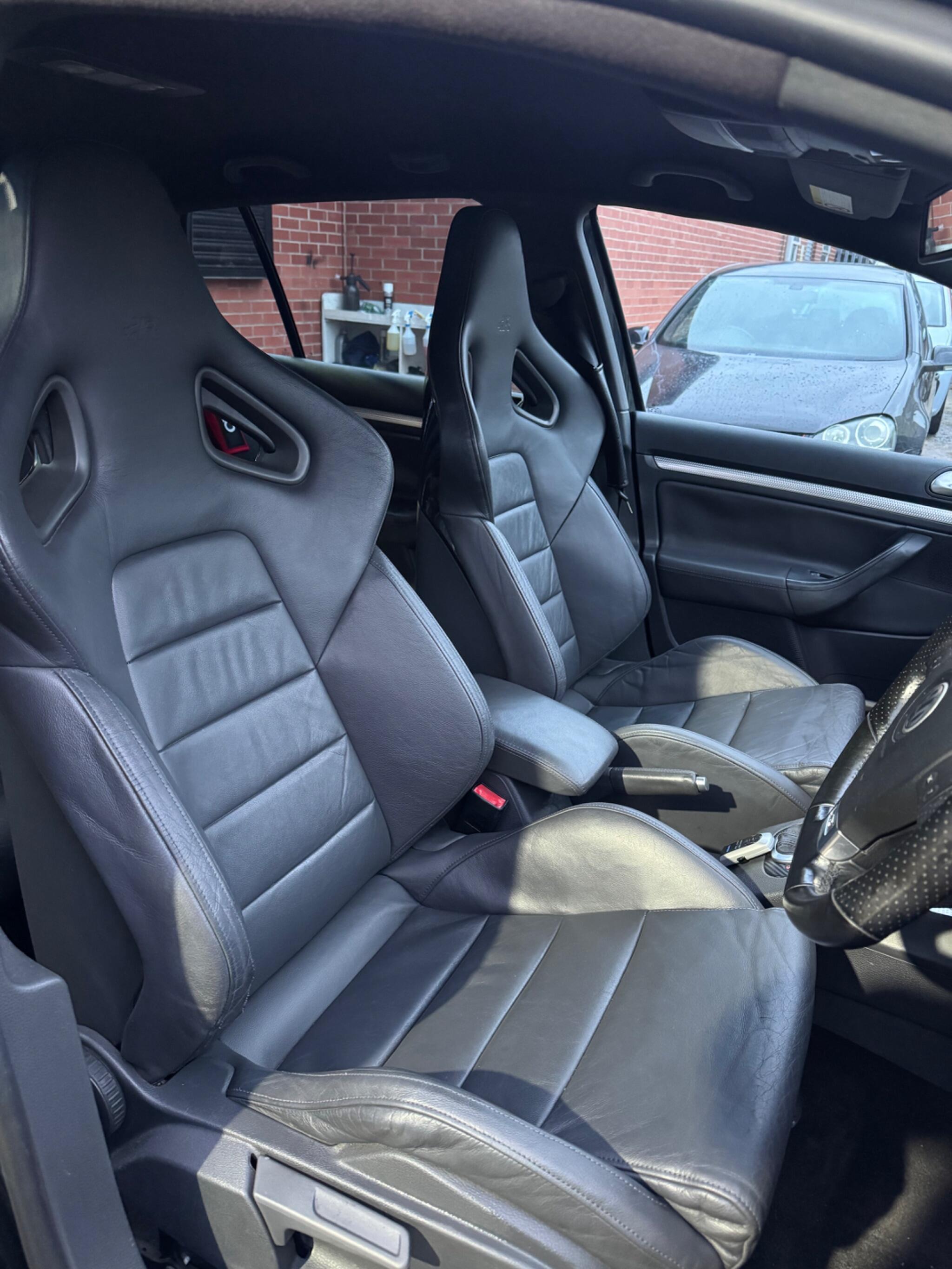 Volkswagen Golf - Image 12