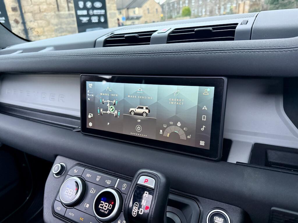 Land Rover Defender 90 - Image 35