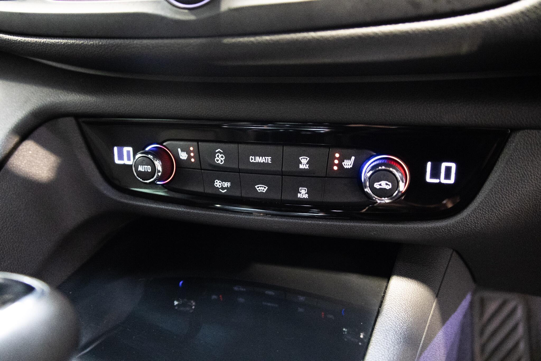 Vauxhall Insignia - Image 16