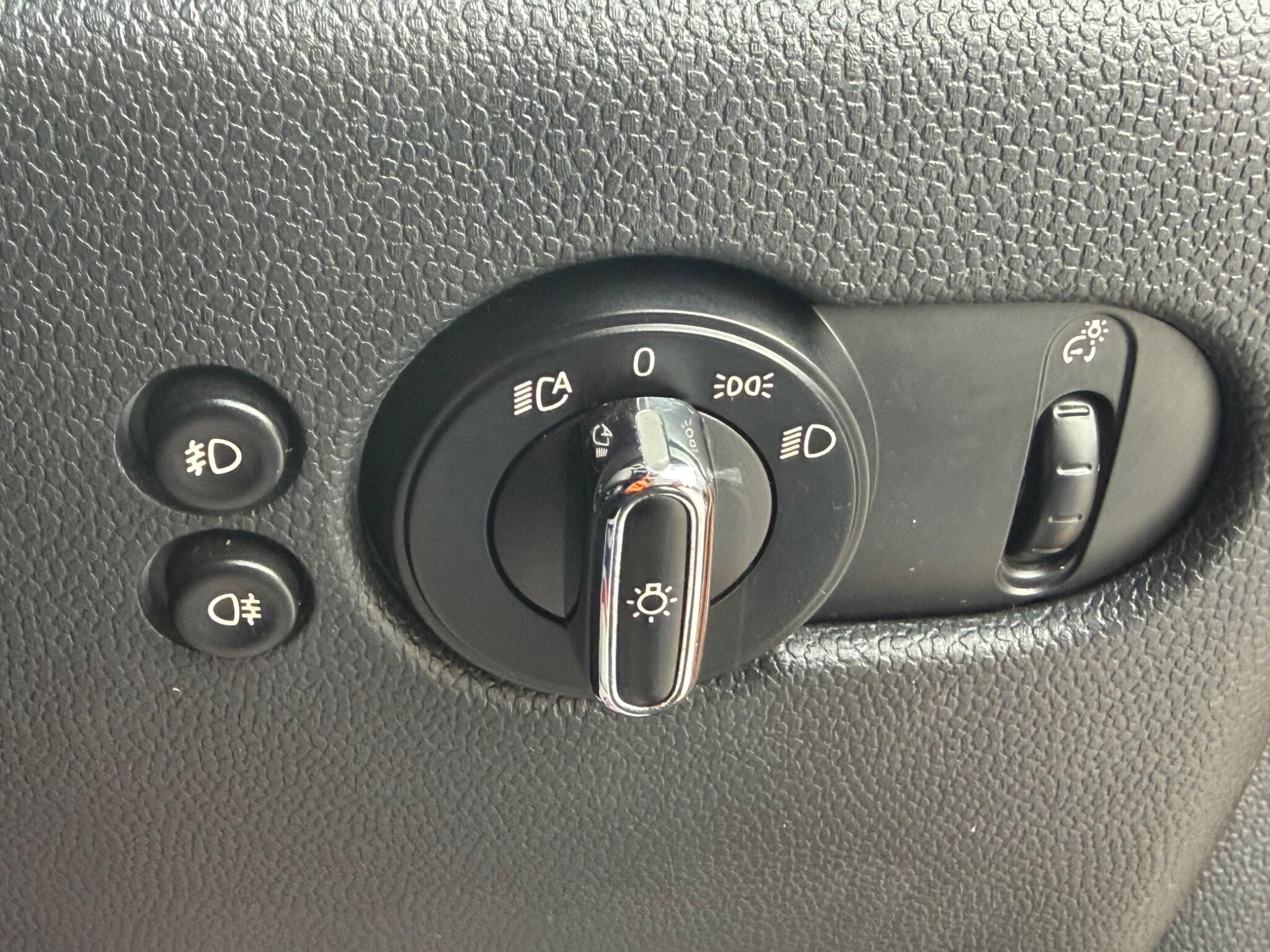 MINI Hatch - Image 12
