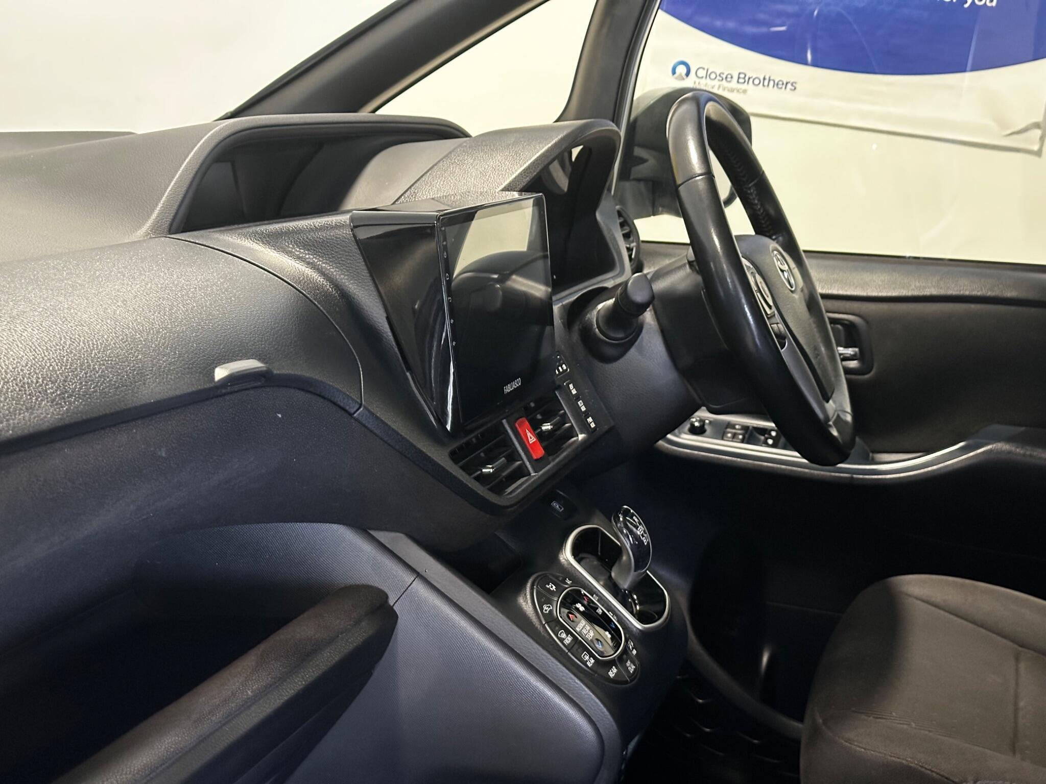 Toyota Noah - Image 22