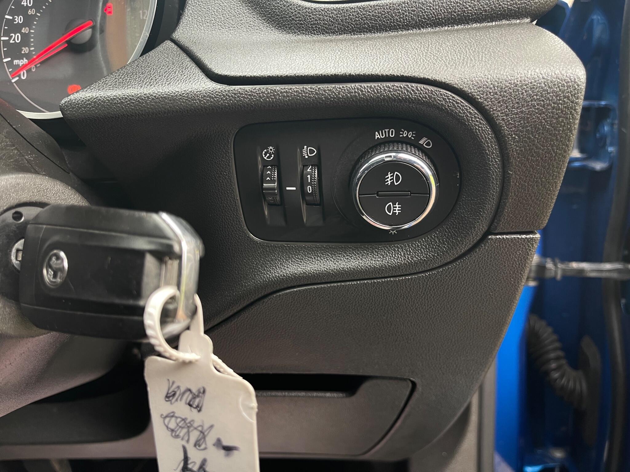 Vauxhall Grandland X - Image 32