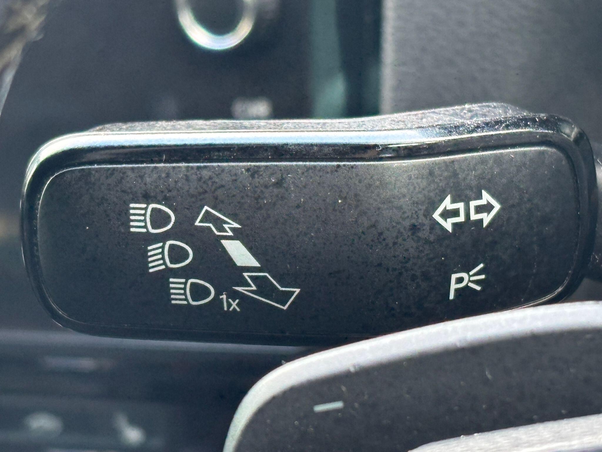 Volkswagen Golf - Image 44