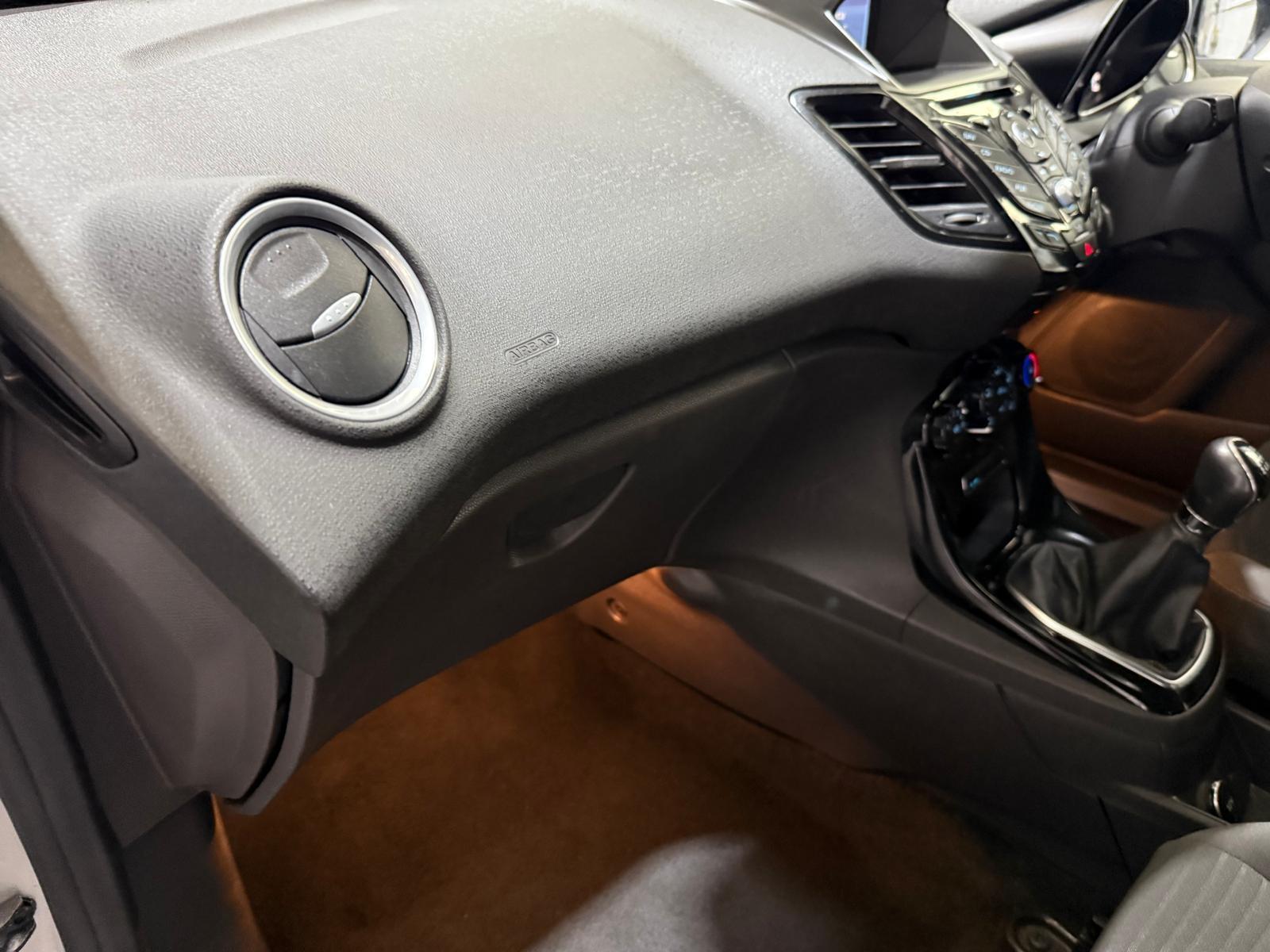 Ford Fiesta - Image 25