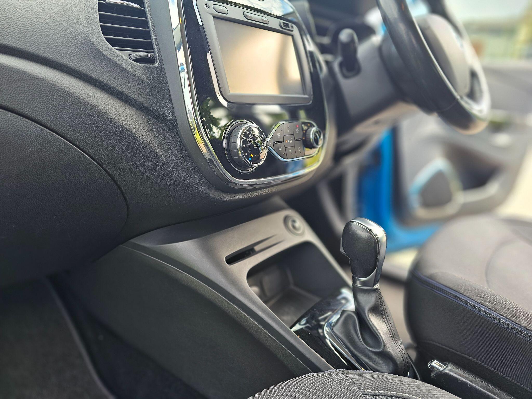 Renault Captur - Image 18