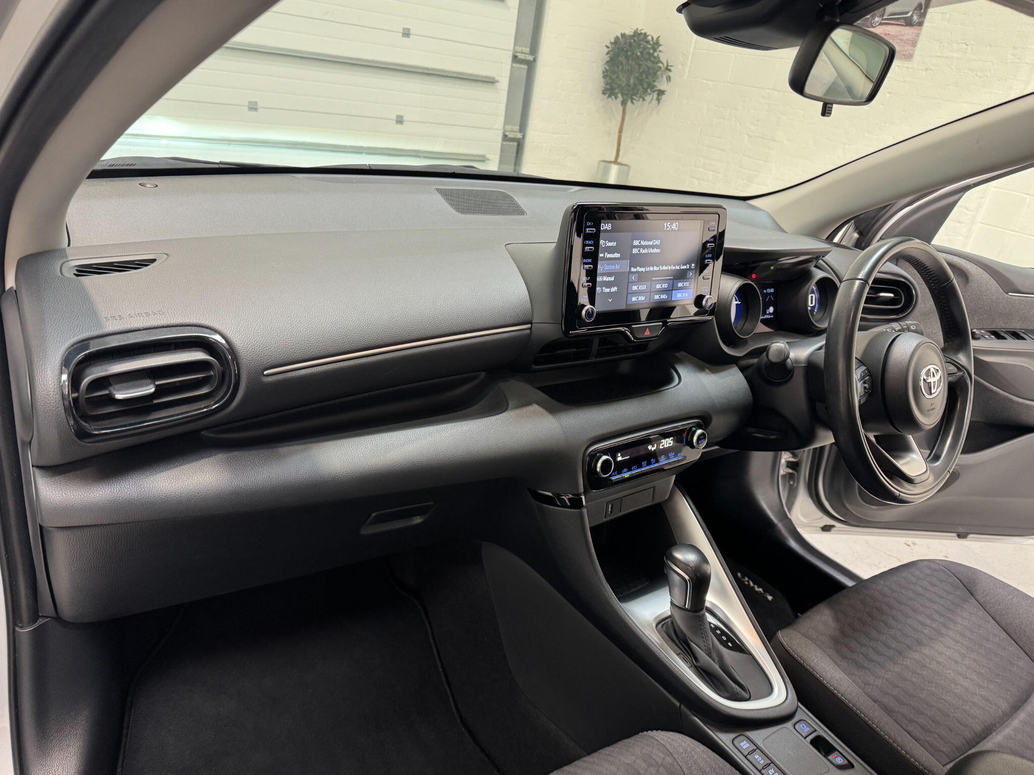 Toyota Yaris - Image 51