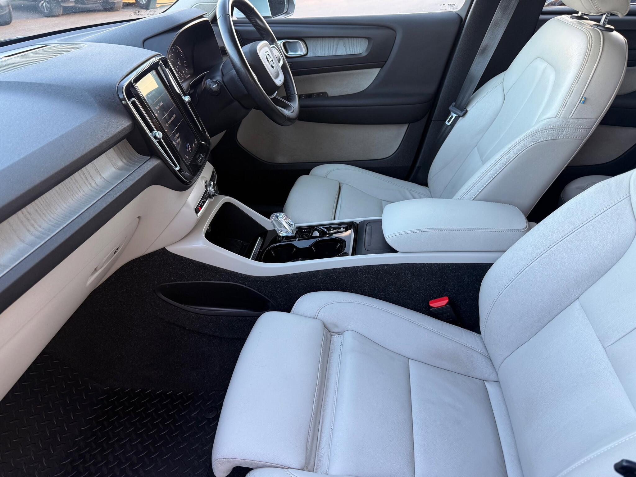 Volvo XC40 - Image 20