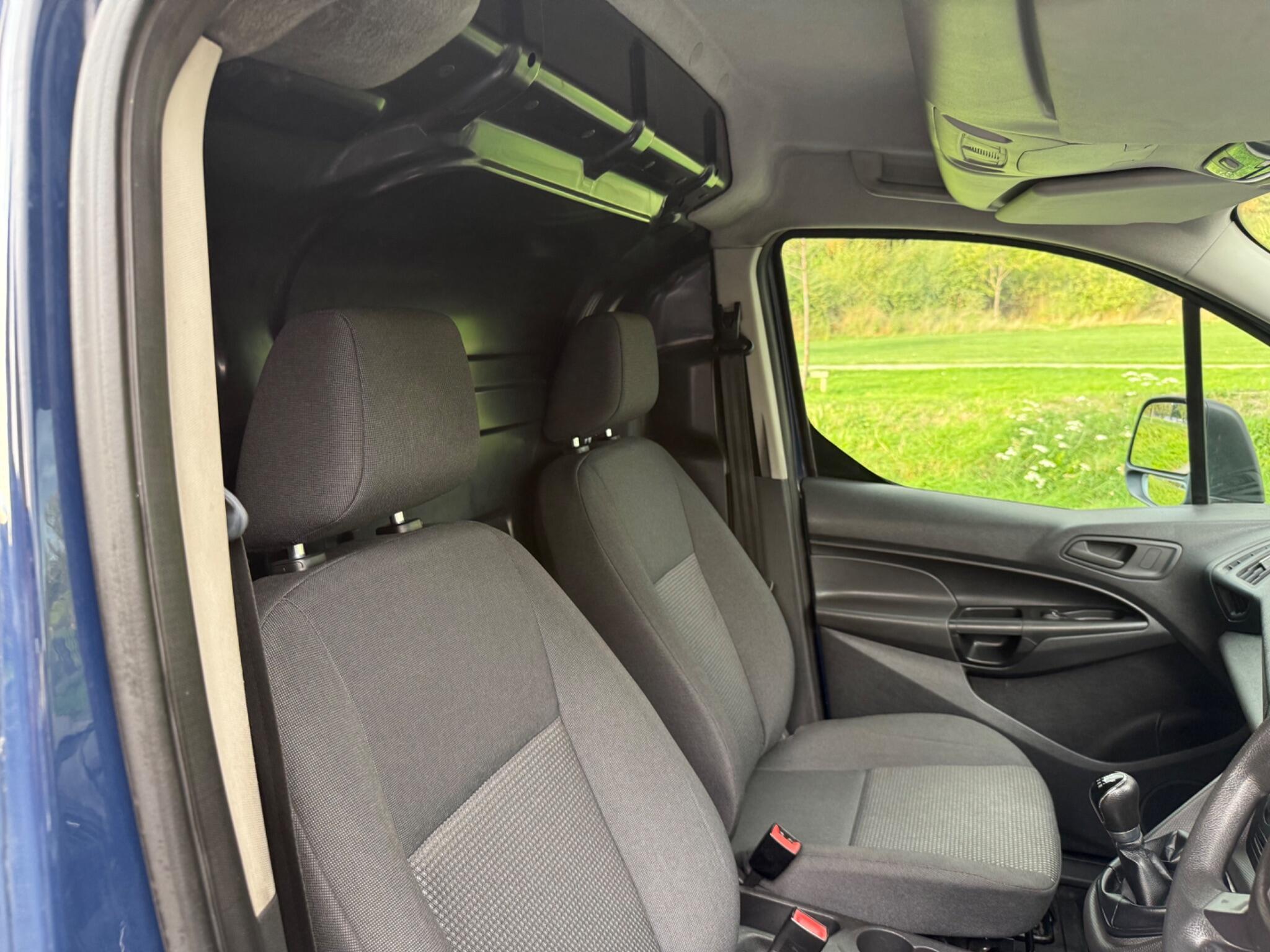 Ford Transit Connect - Image 20