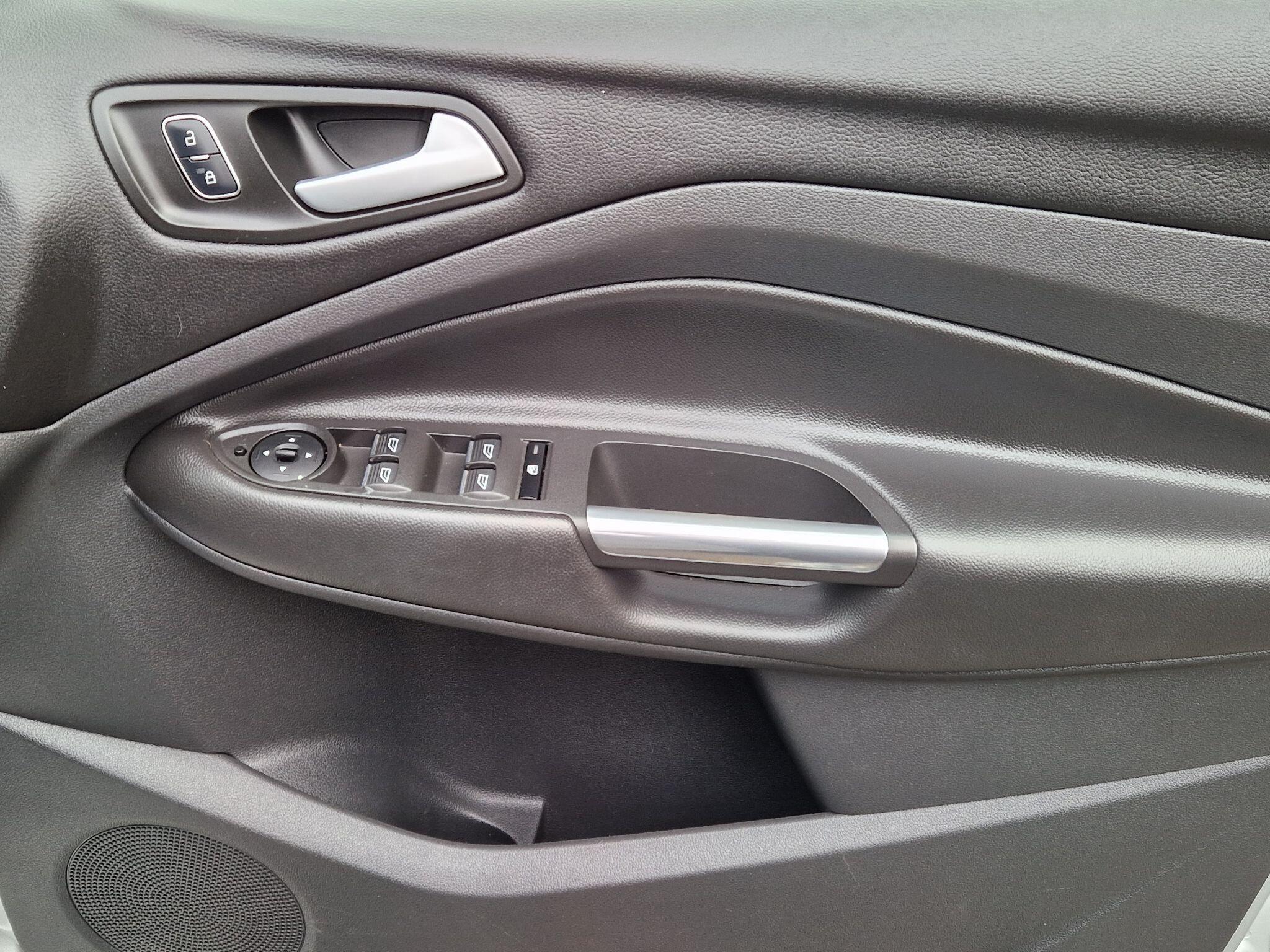 Ford Kuga - Image 30