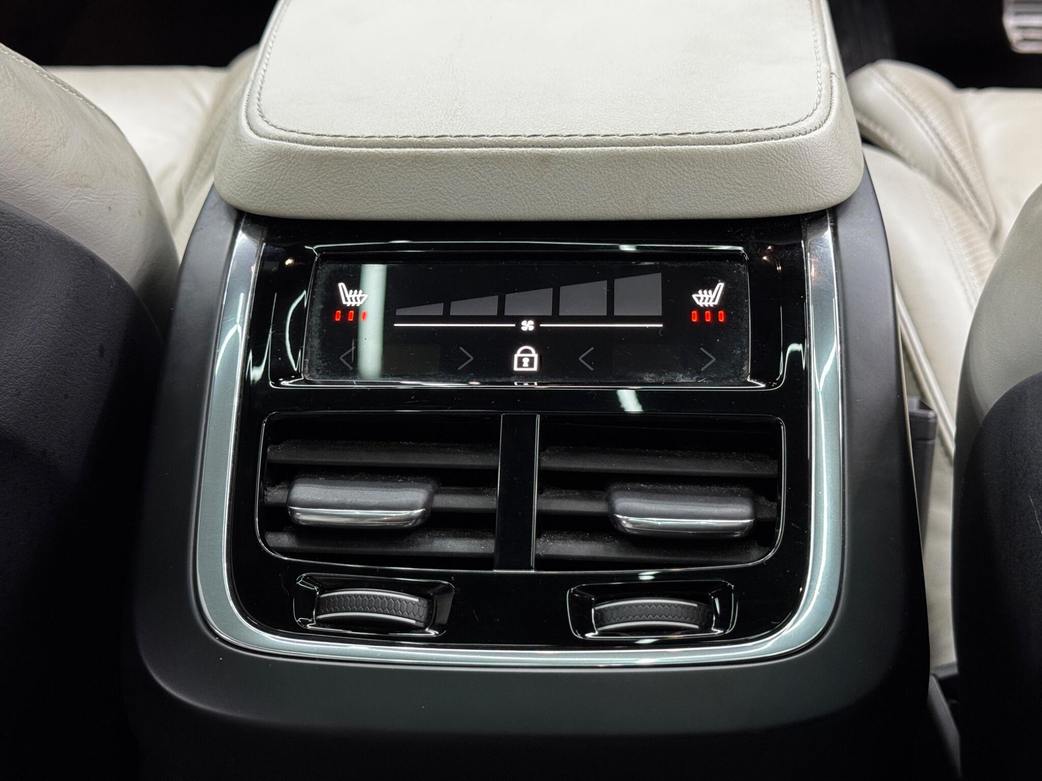 Volvo XC90 - Image 49