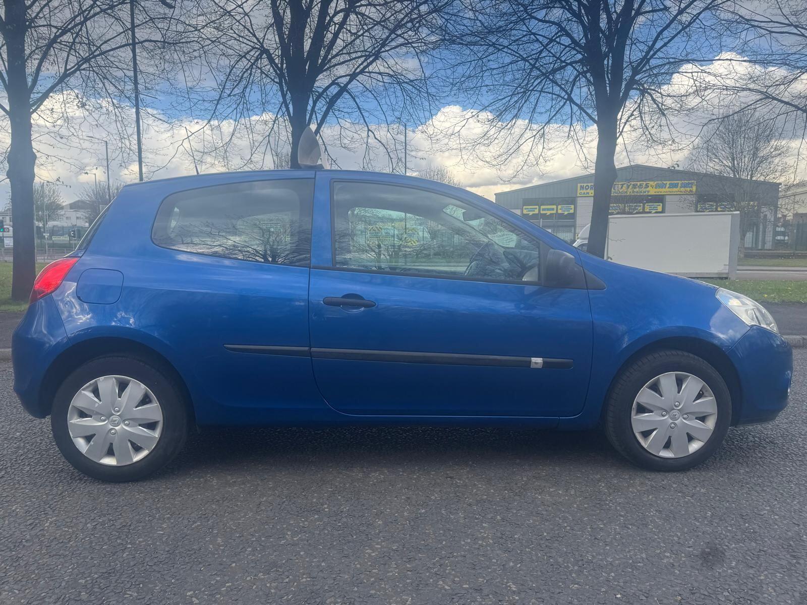 Renault Clio - Image 11