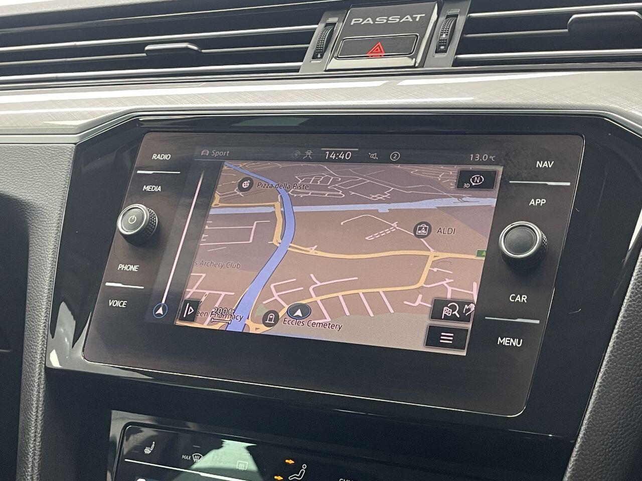 Volkswagen Passat - Image 8