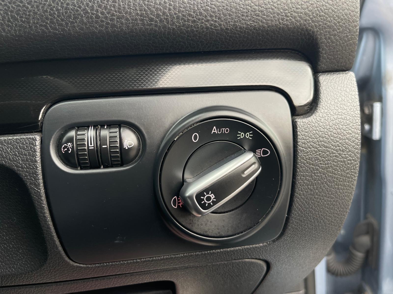 Volkswagen Golf - Image 11