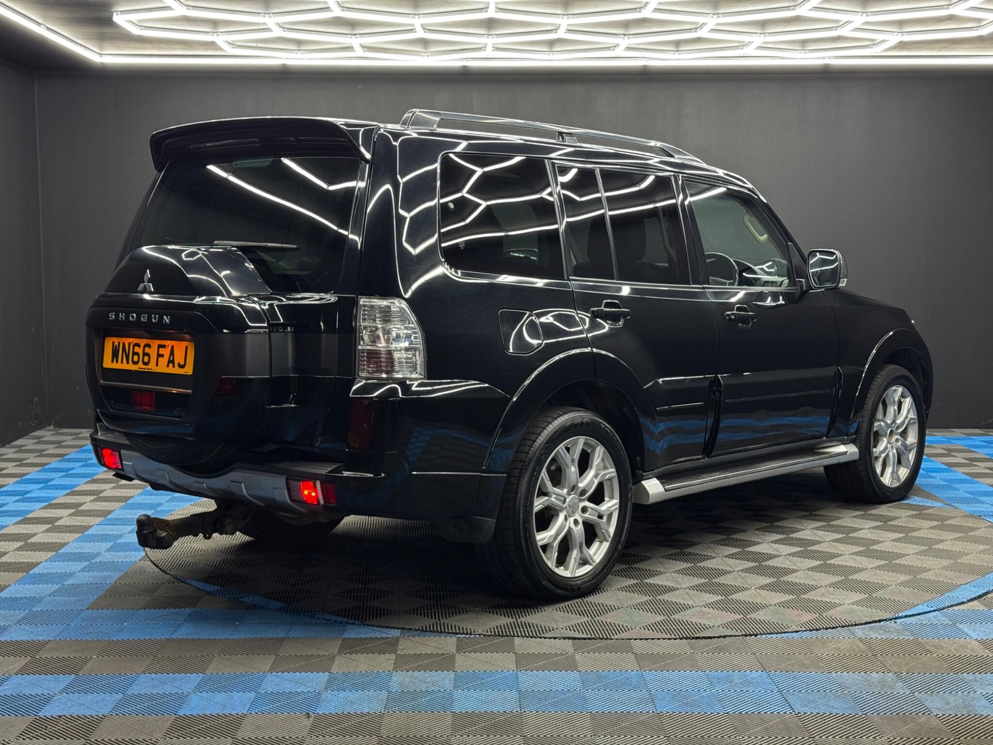 Mitsubishi Shogun - Image 5