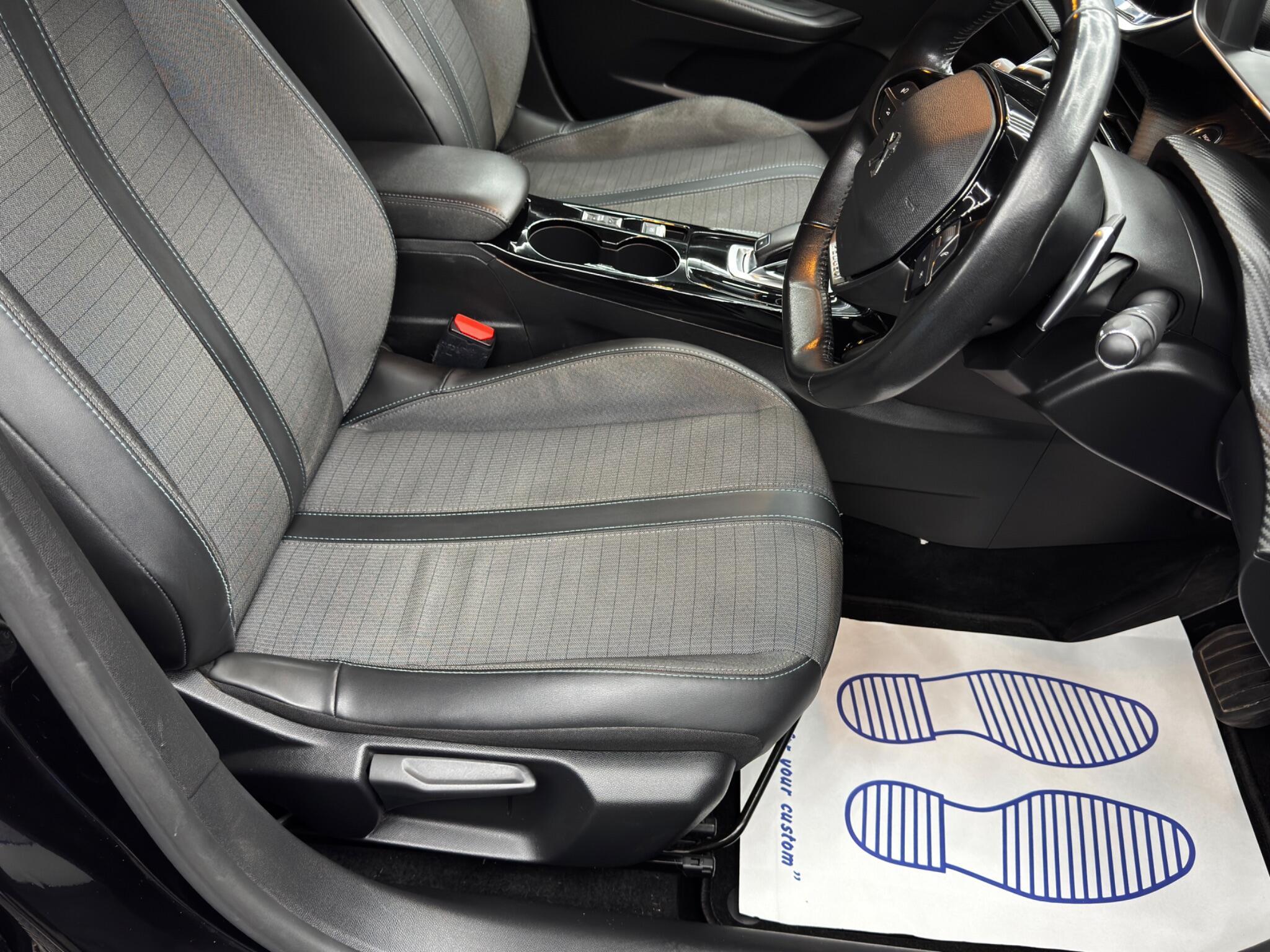 Peugeot 208 - Image 13