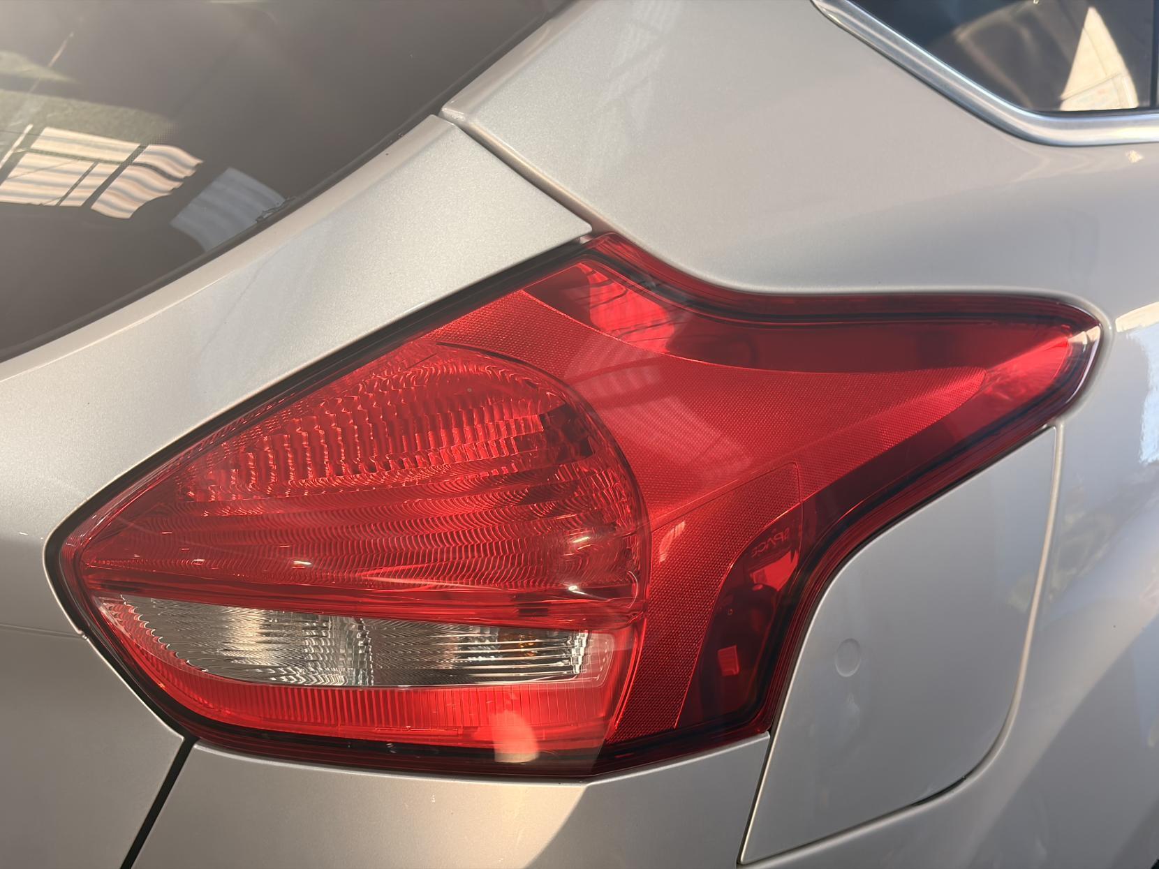 Ford Focus - Image 15