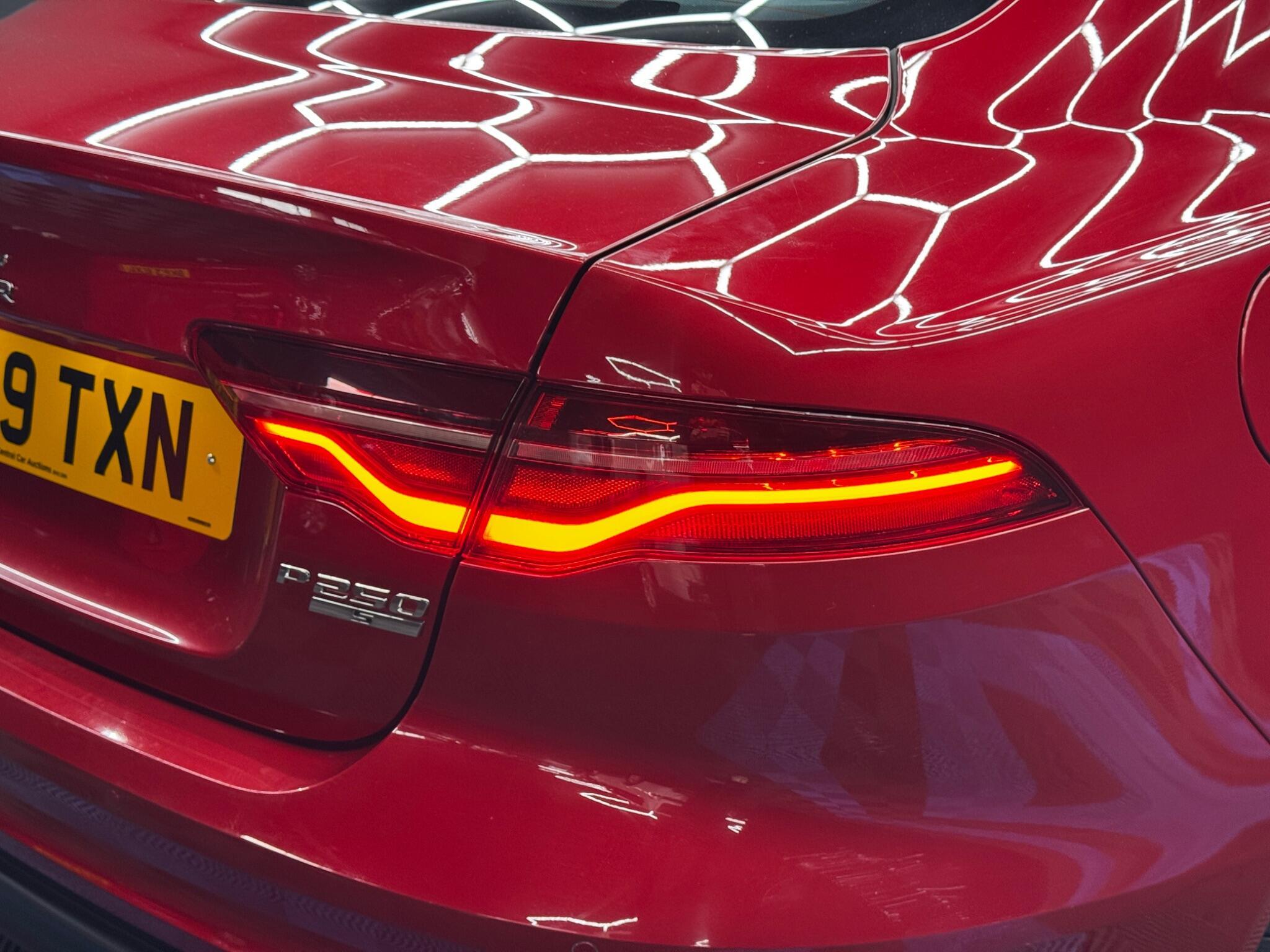 Jaguar XE - Image 44
