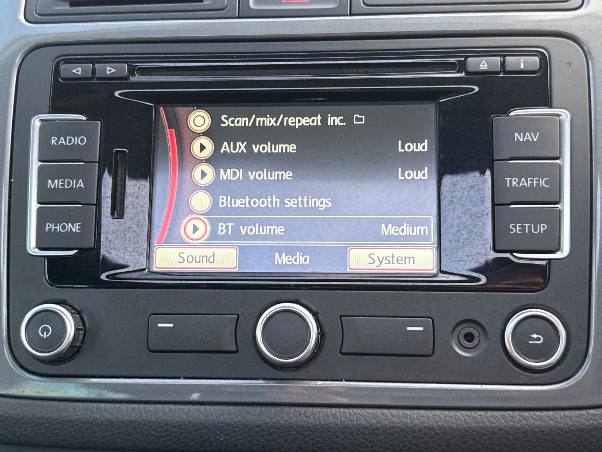 Volkswagen Tiguan - Image 35