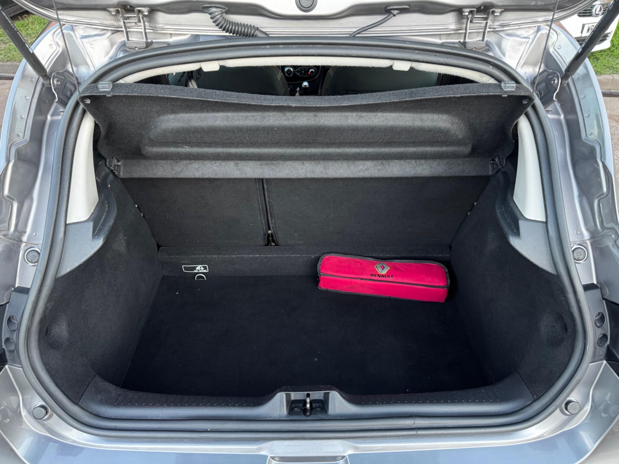 Renault Clio - Image 18
