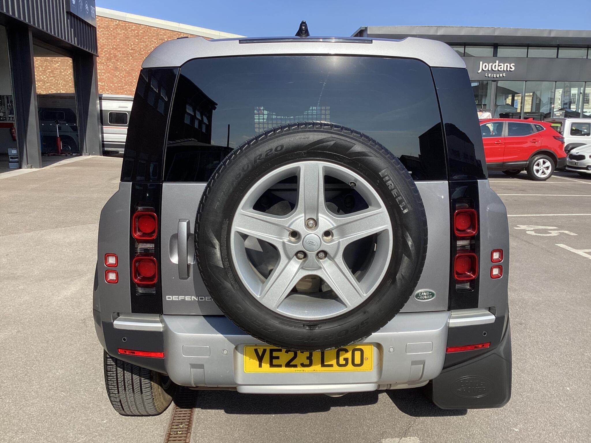 Land Rover Defender 110 - Image 6