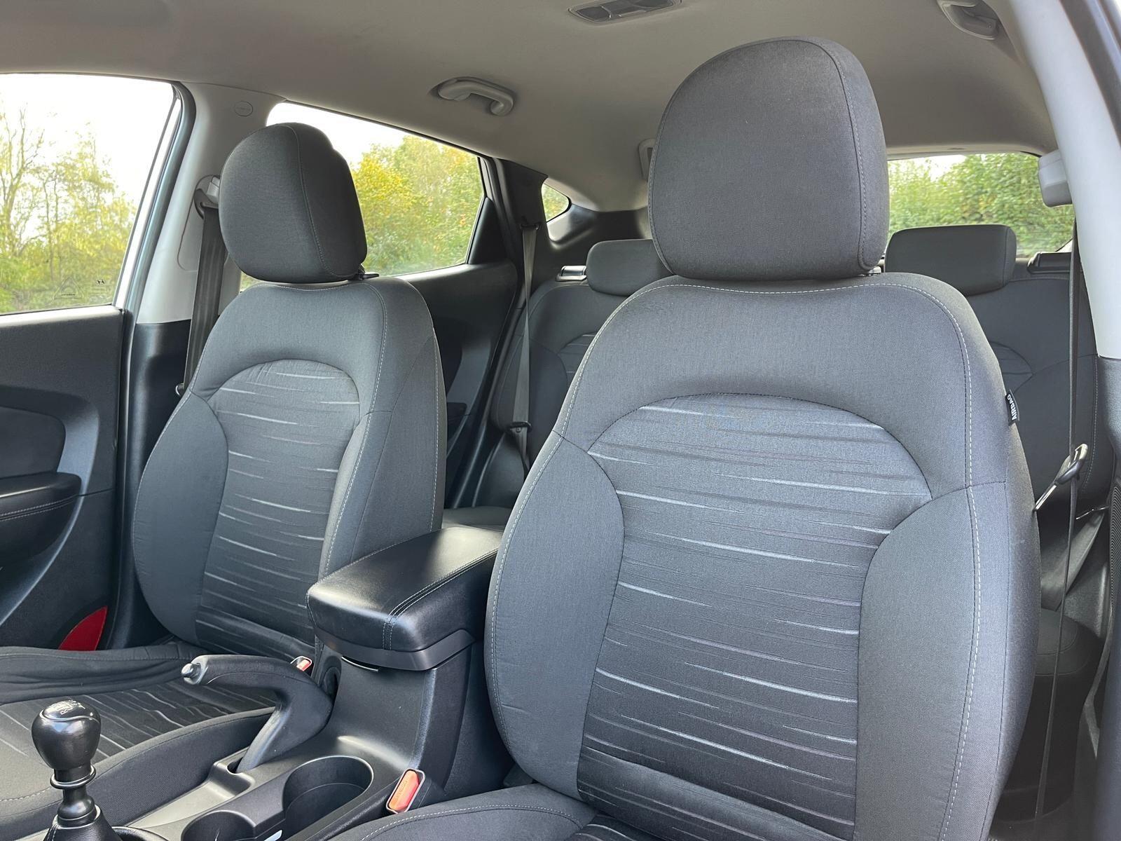 Hyundai ix35 - Image 40