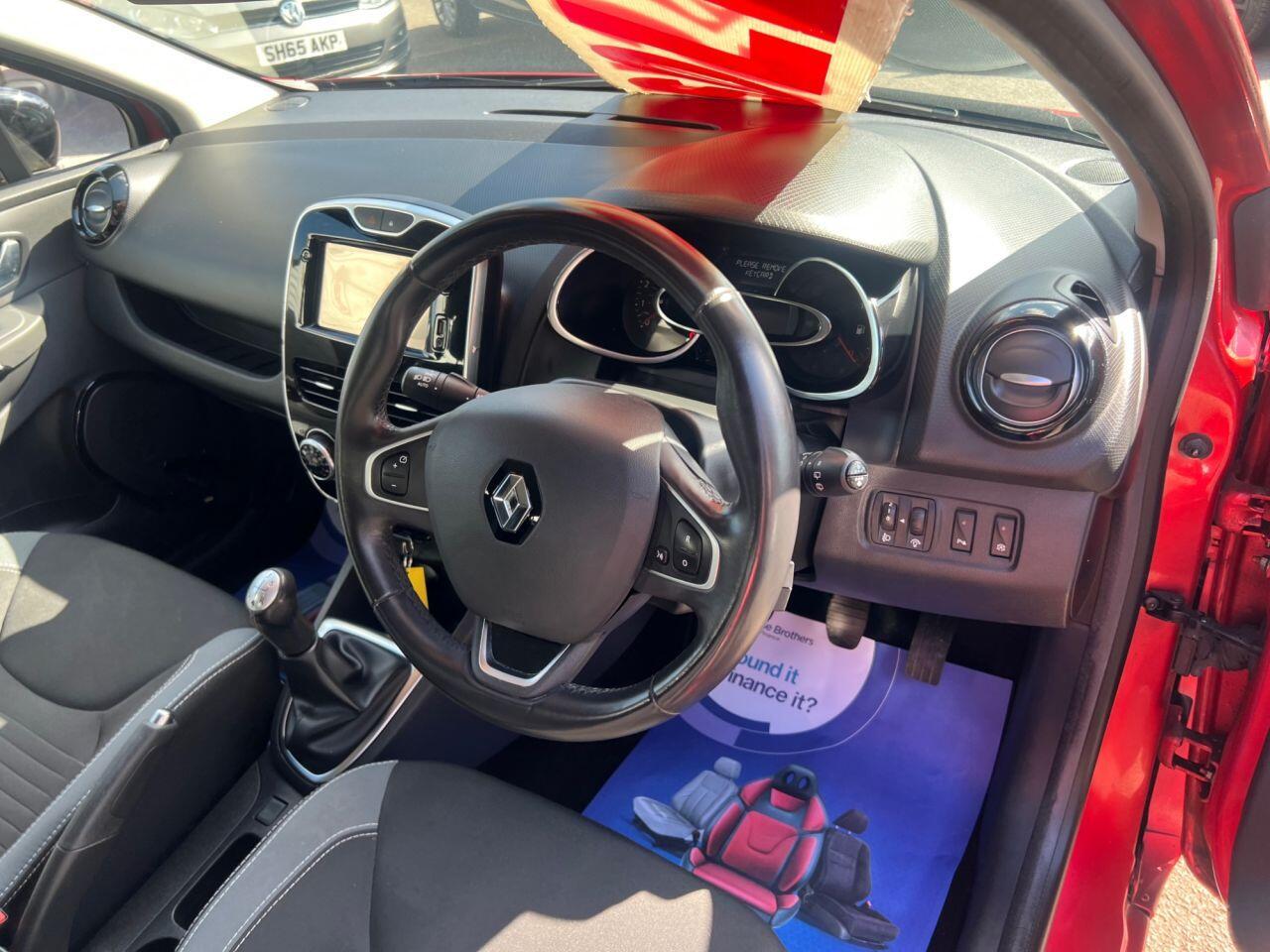 Renault Clio - Image 14