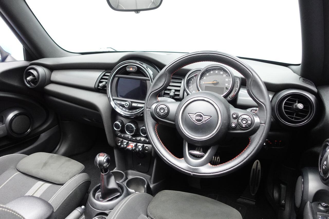 MINI Convertible - Image 12